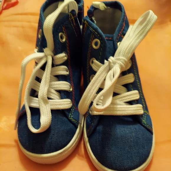 Carter's - Picture 4 of 6